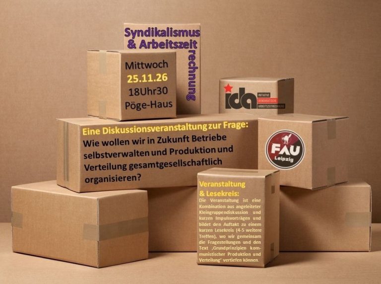 Pilas de cajas de cartón con los logotipos de IDA y FAU y un texto de invitación.